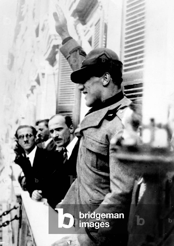 Primo Carnera greeted by the crowd after his victory over Paulino , in Rome october 23, 1933 (photo)
