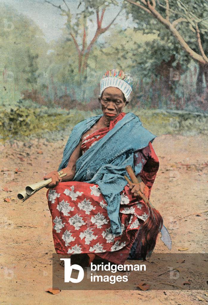 Fetitious of Issale at Dahomey photography around 1910