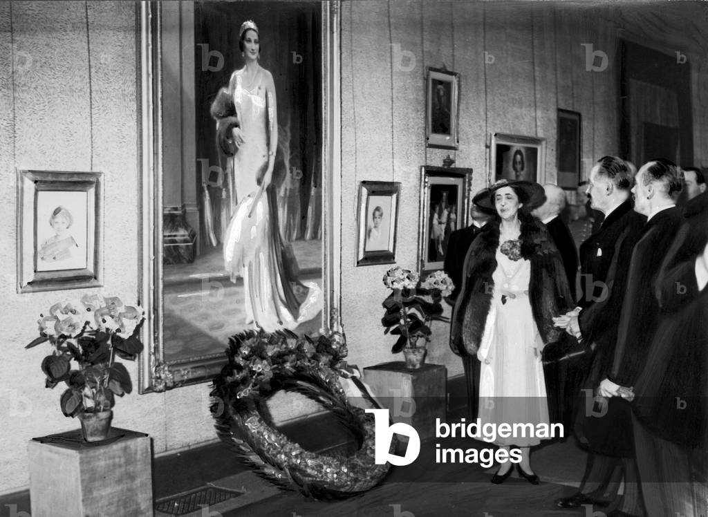 Albert Lebrun at the exhibition in tribute to Queen Astrid (b/w photo)