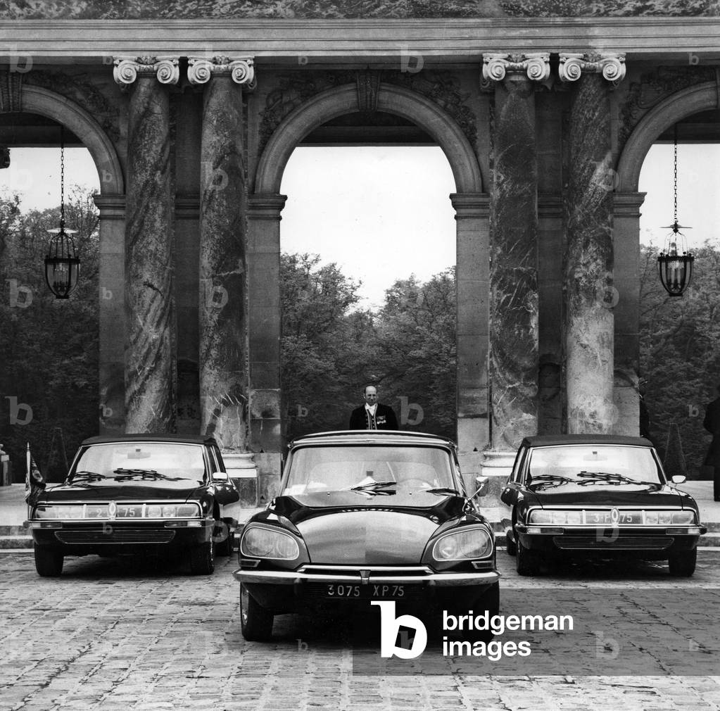 Presidential cars in Versailles, France, 1970s (Photo)