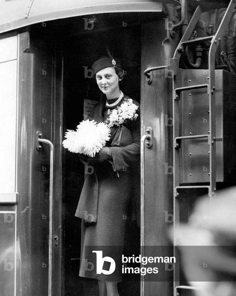 princess Marina of Greece, duchess of Kent  on her departure to London