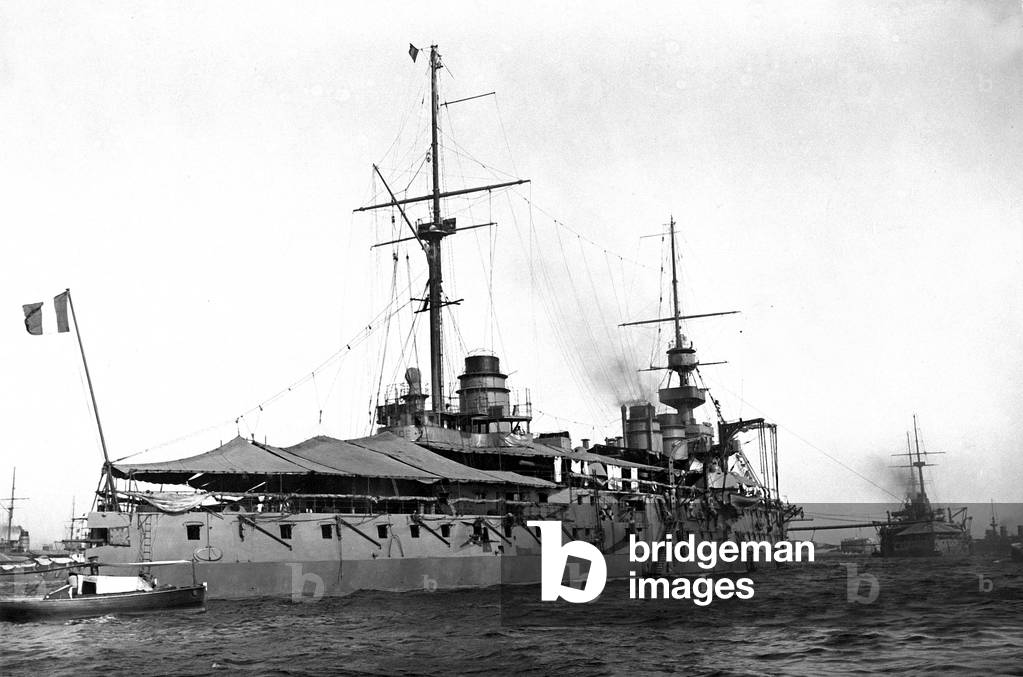 crew of French battleship Justice in the harbour of Malta, greeting the king of England (1902-1922)