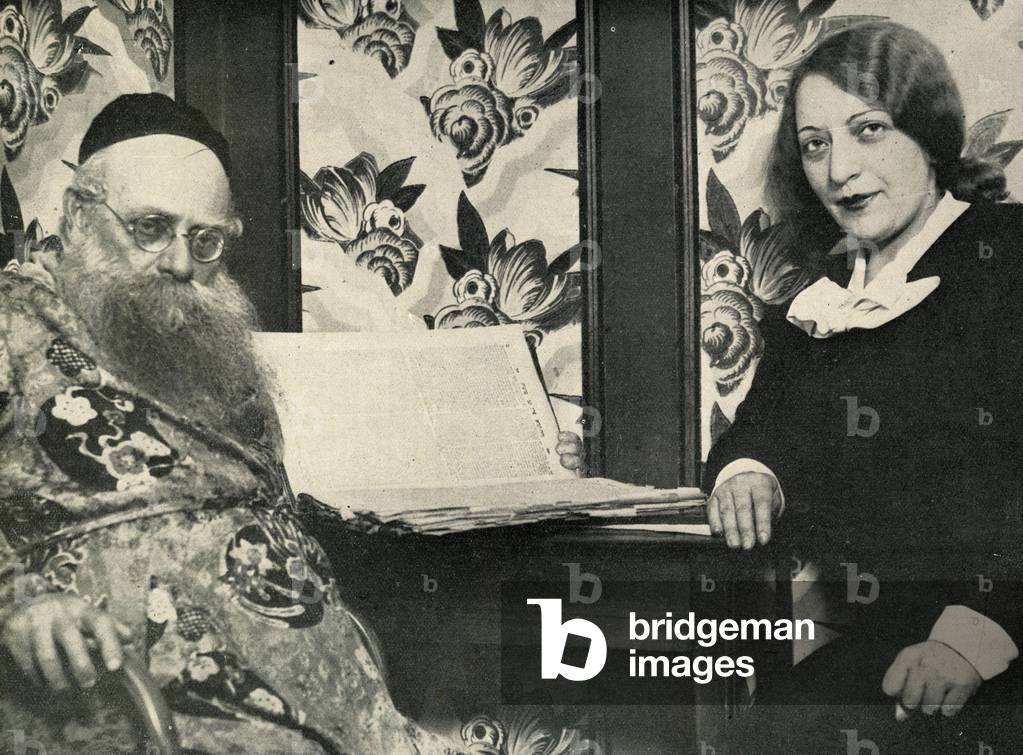 Jona Frankel Grand rabbi of Berlin and her daughter hunted by Hitler in 1933 Halte in Paris before heading to the United States Photograph taken from the magazine Le Monde Illustre, May 5, 1934
