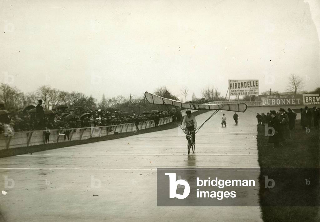 aviette or bike airplane with human propulsion velodrome of the Parc des Princes photography around 1910