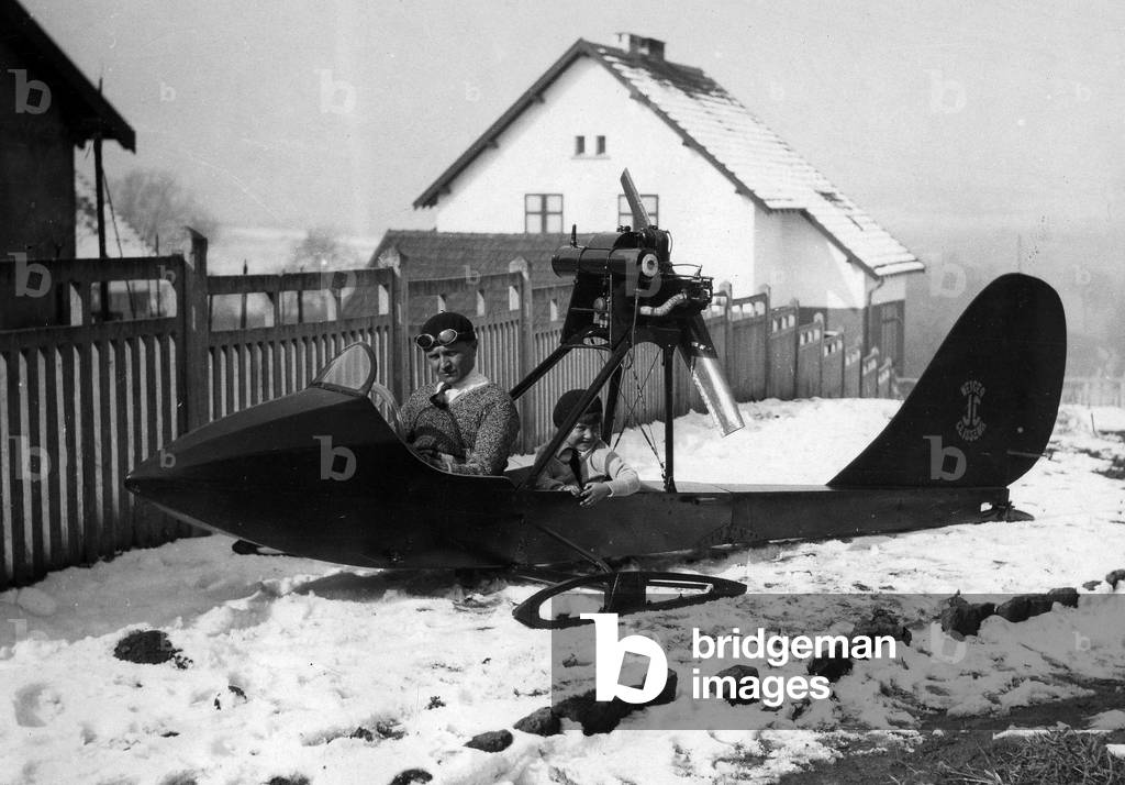 Snow-slider or aircraft trainer