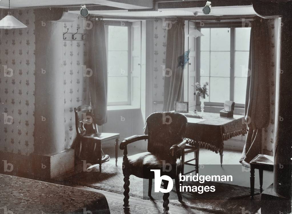 Crewe House, 15 Curzon Street, Westminster LB: stewards room, 1908 (b/w photo)