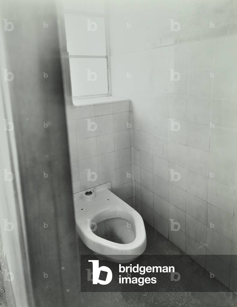 Brook Hospital: lavatory, 1939 (b/w photo)