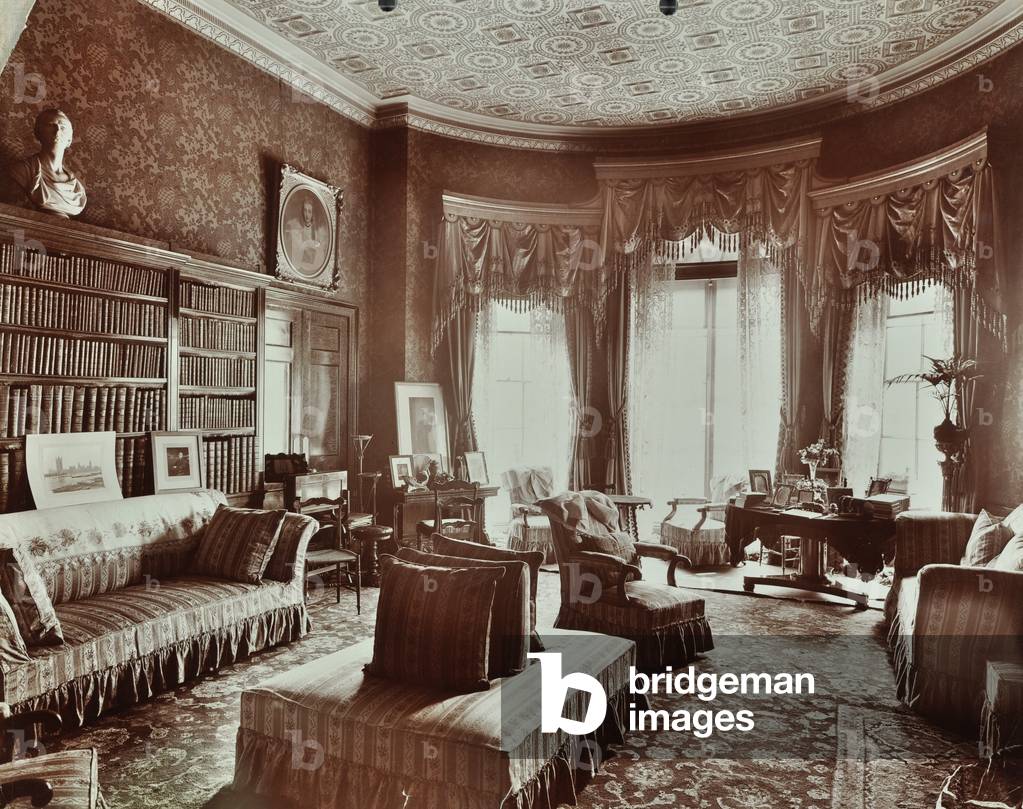 Battersea Rise house, library, London, 1907 (b/w photo)