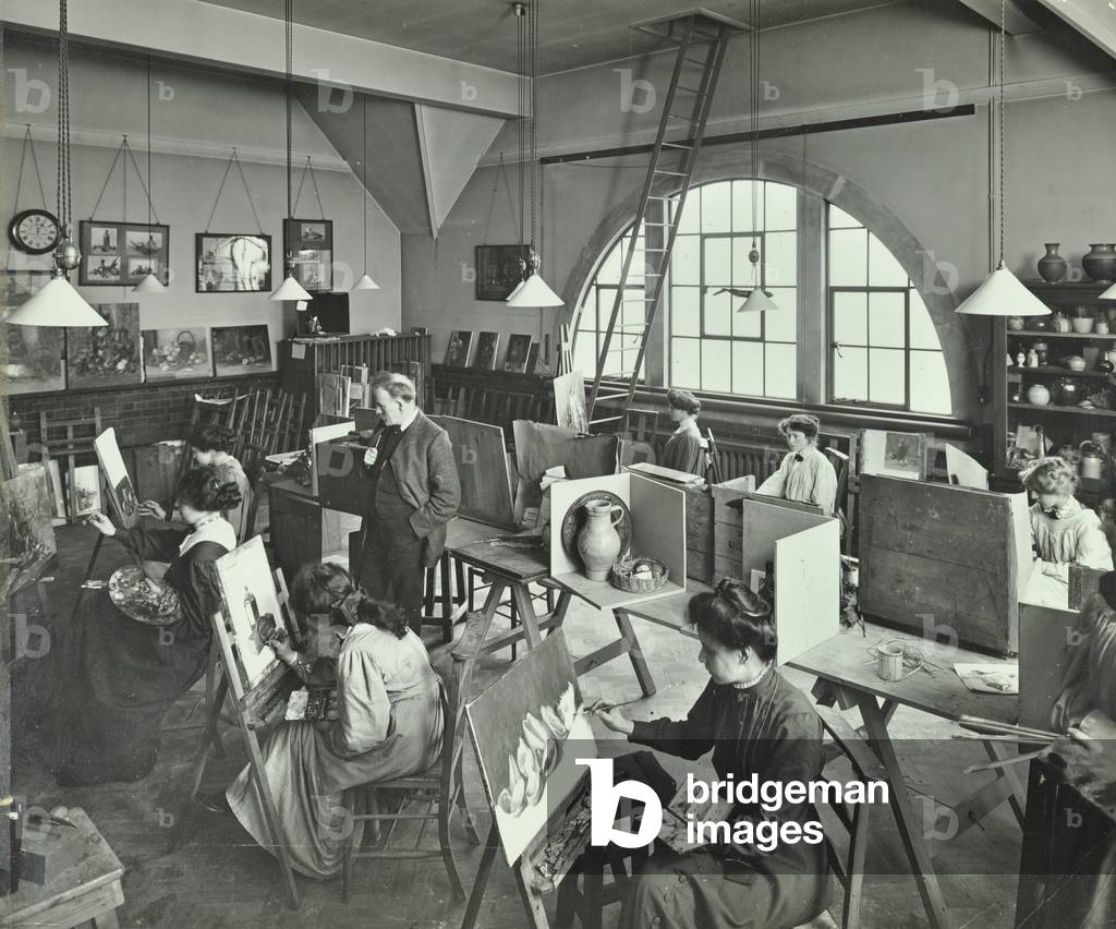 Hammersmith School of Arts: painting class, 1910 (b/w photo)