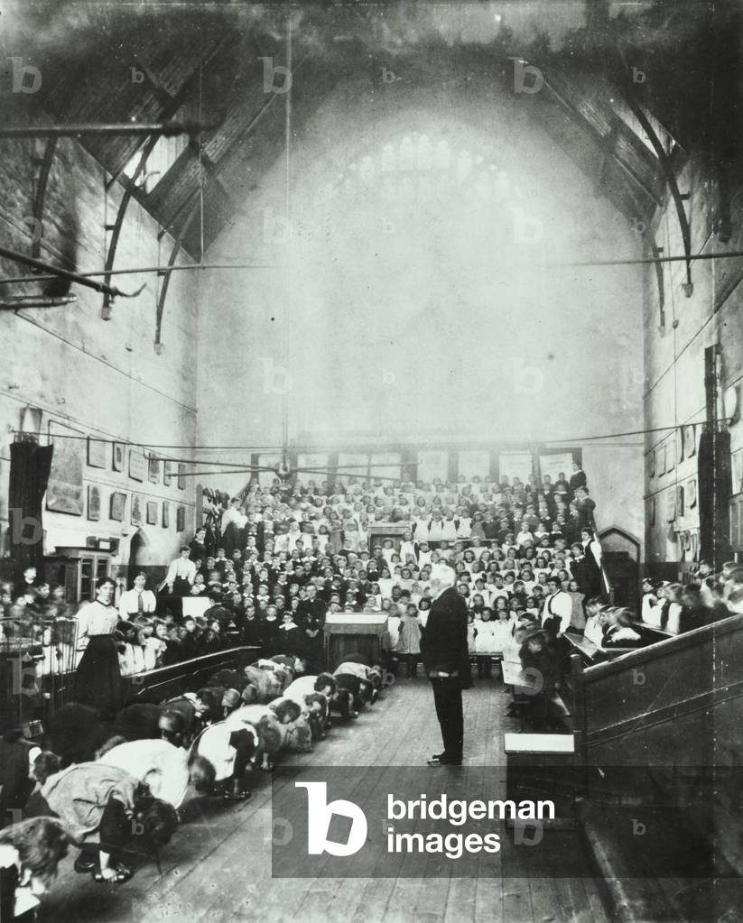 Gallery Class, 1900 (b/w photo)