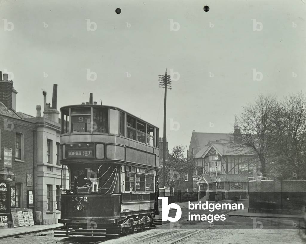 The 1472 electric tram to Moorgate Street, 1913 (b/w photo)