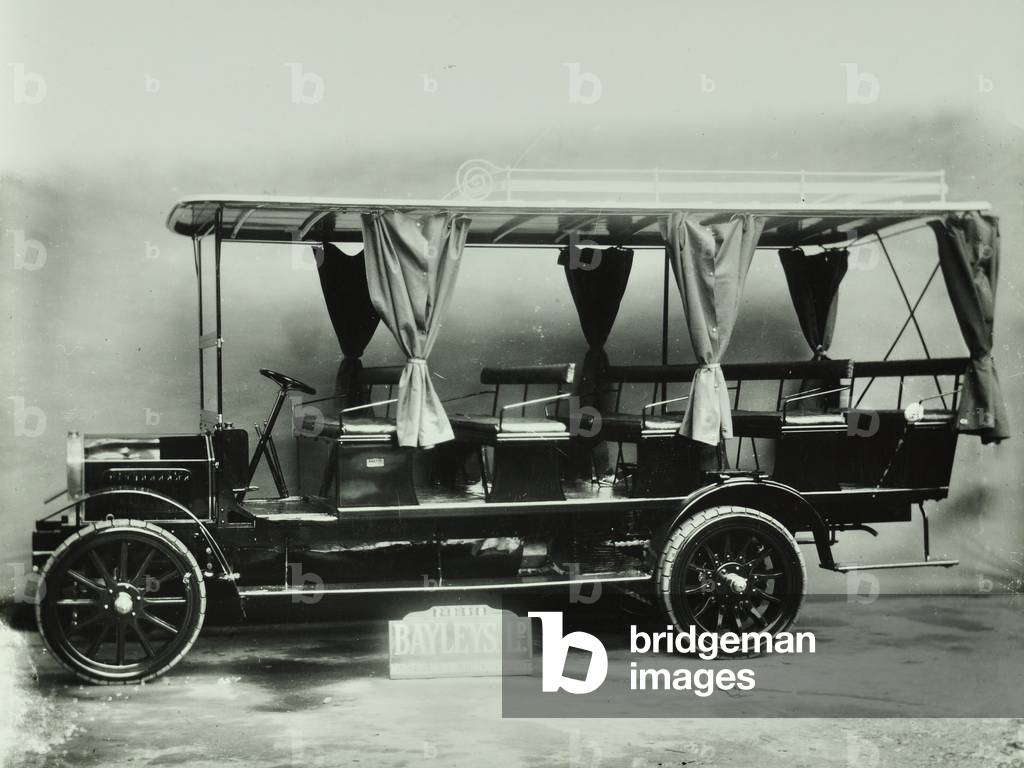 Motorised charabanc coach, 1907 (b/w photo)