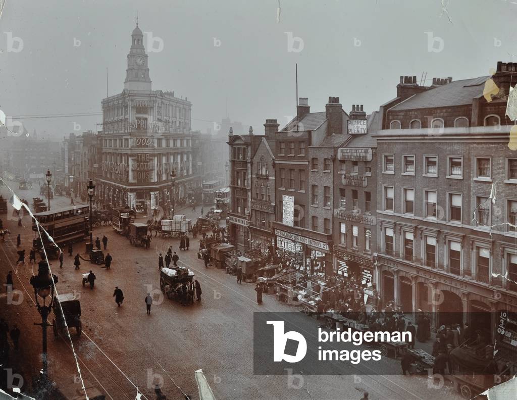 Whitechapel High Street: at Gardiner's Corner, 1909 (photo)