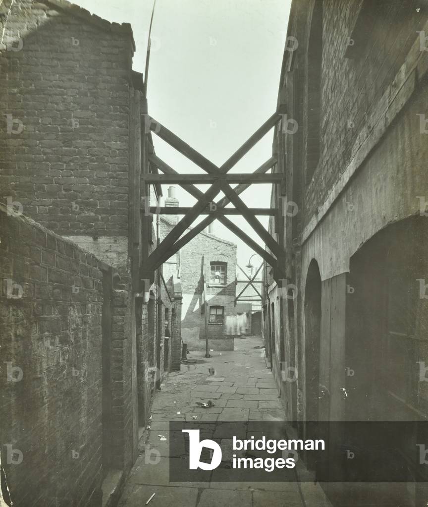 Byngs Buildings, Whitmore Estate: before slum clearance initiative, 1924 (b/w photo)