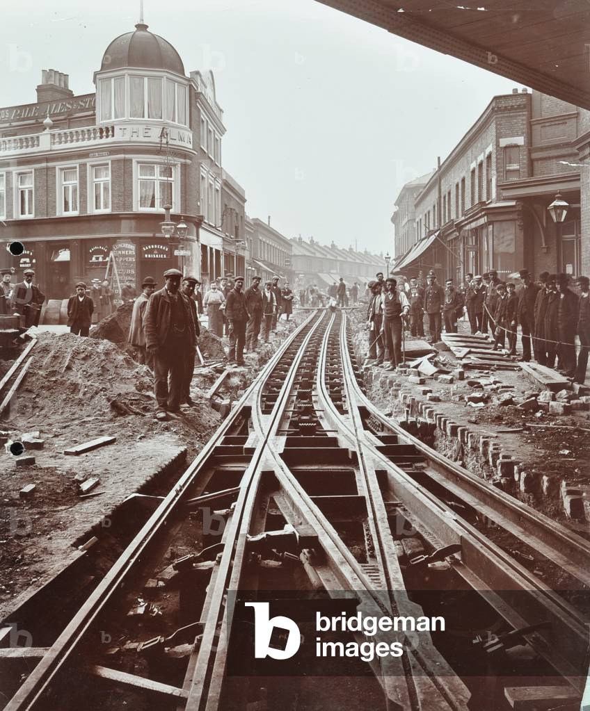 Wandsworth Town Station: interlacing track, 1906 (b/w photo)