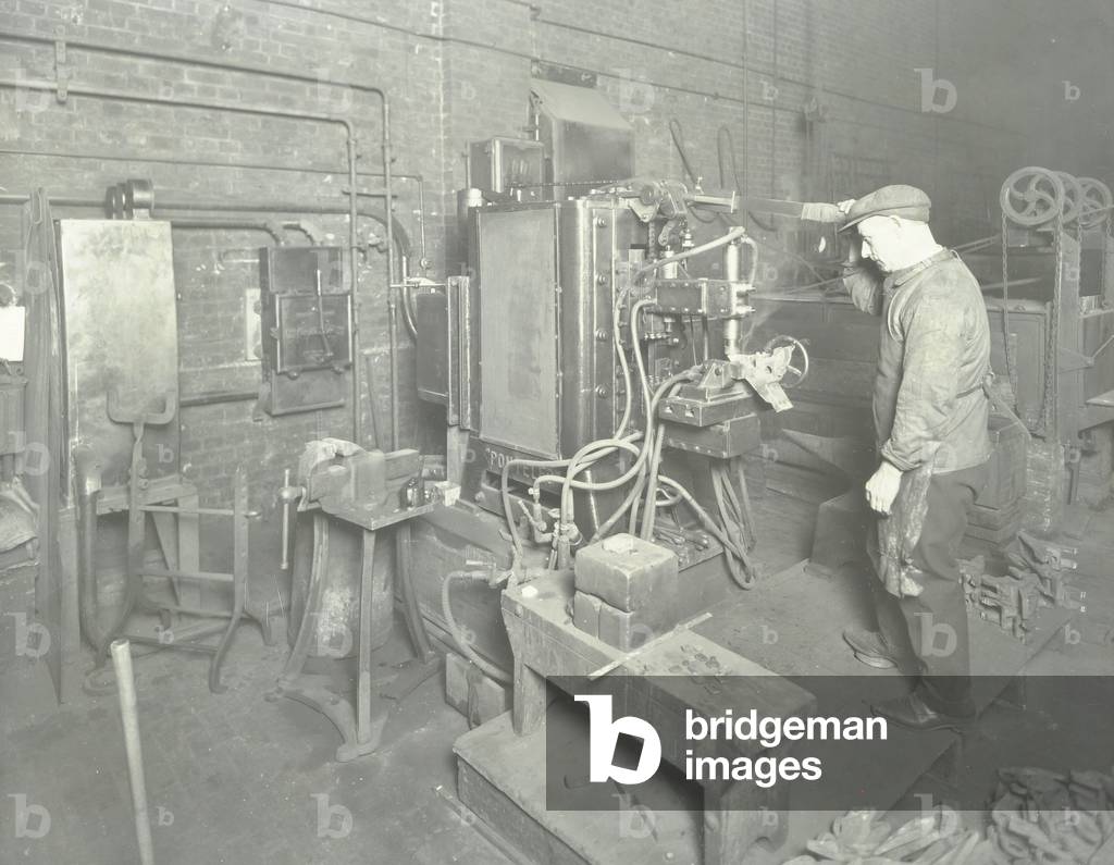 Central Repair Depot: spot welding, 1932 (b/w photo)
