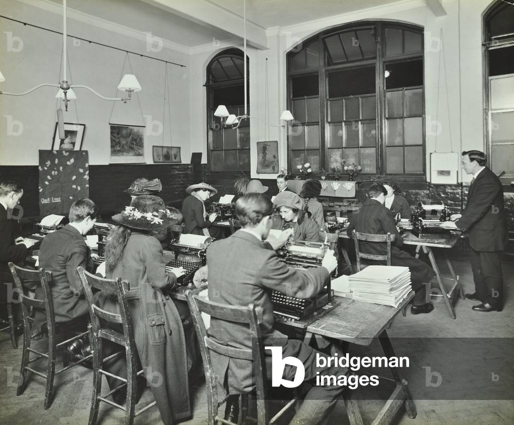 William Street Evening Class: typewriting, 1913 (b/w photo)