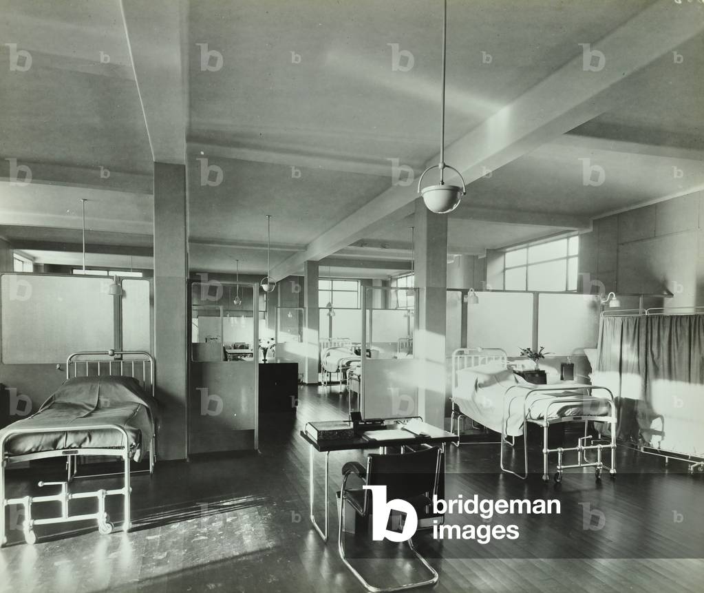 Hammersmith Hospital: maternity block, 1935 (b/w photo)