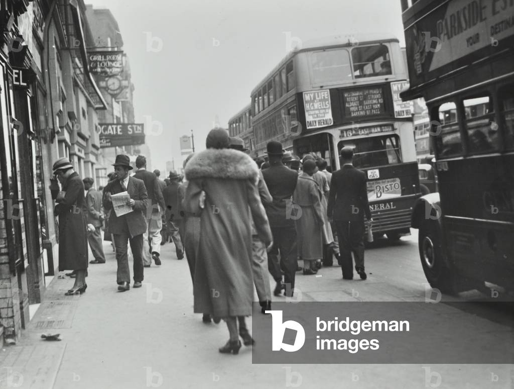 Whitechapel High Street: by Aldgate Station, 1931 (b/w photo)