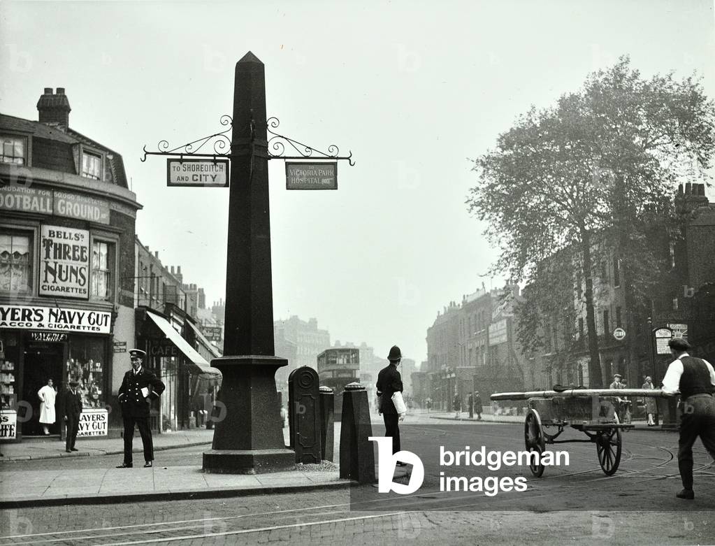 Cambridge Heath Road, Bethnal Green, 1930 (b/w photo)
