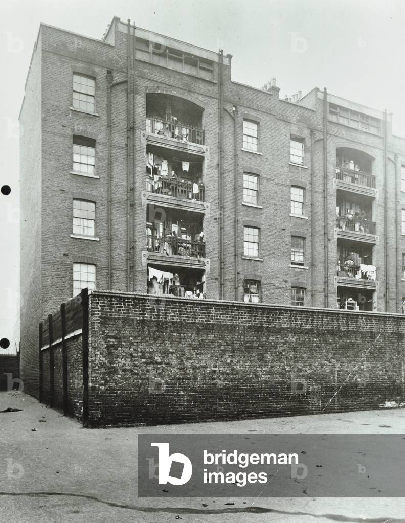 Old Castle Street School: slum tenements, 1915 (b/w photo)