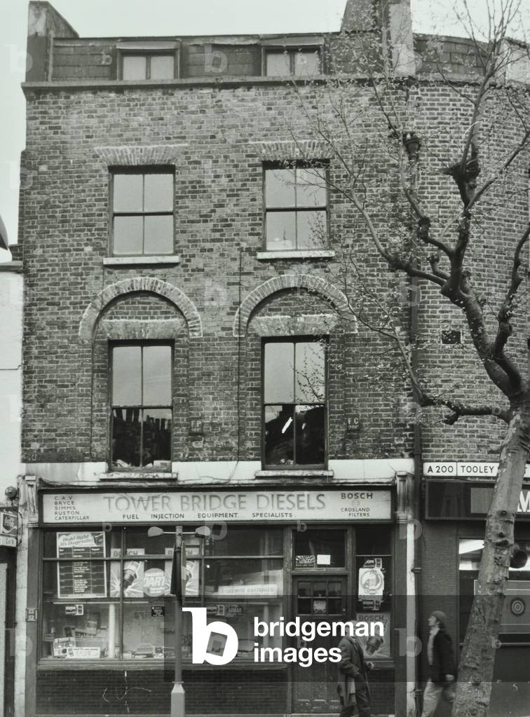 291 Tooley Street: by Shad Thames, London, 1976 (b/w photo)