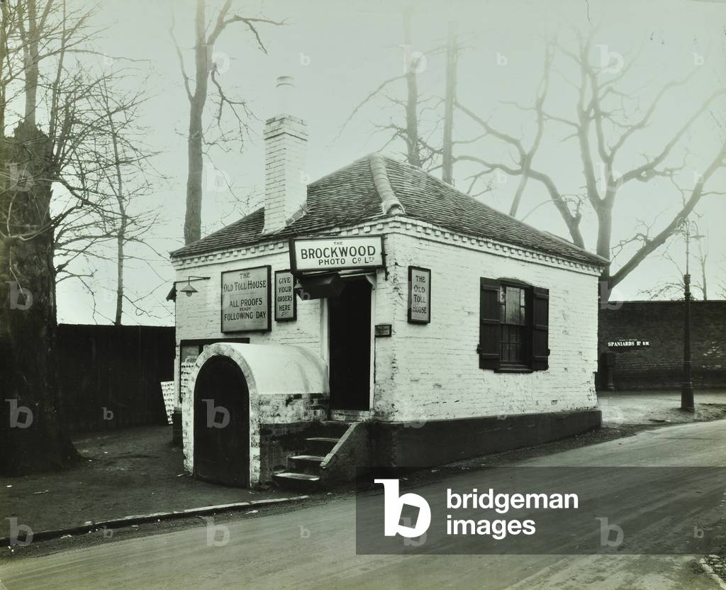 Toll gatehouse, Spaniards Road, Hampstead, 1929 (b/w photo)