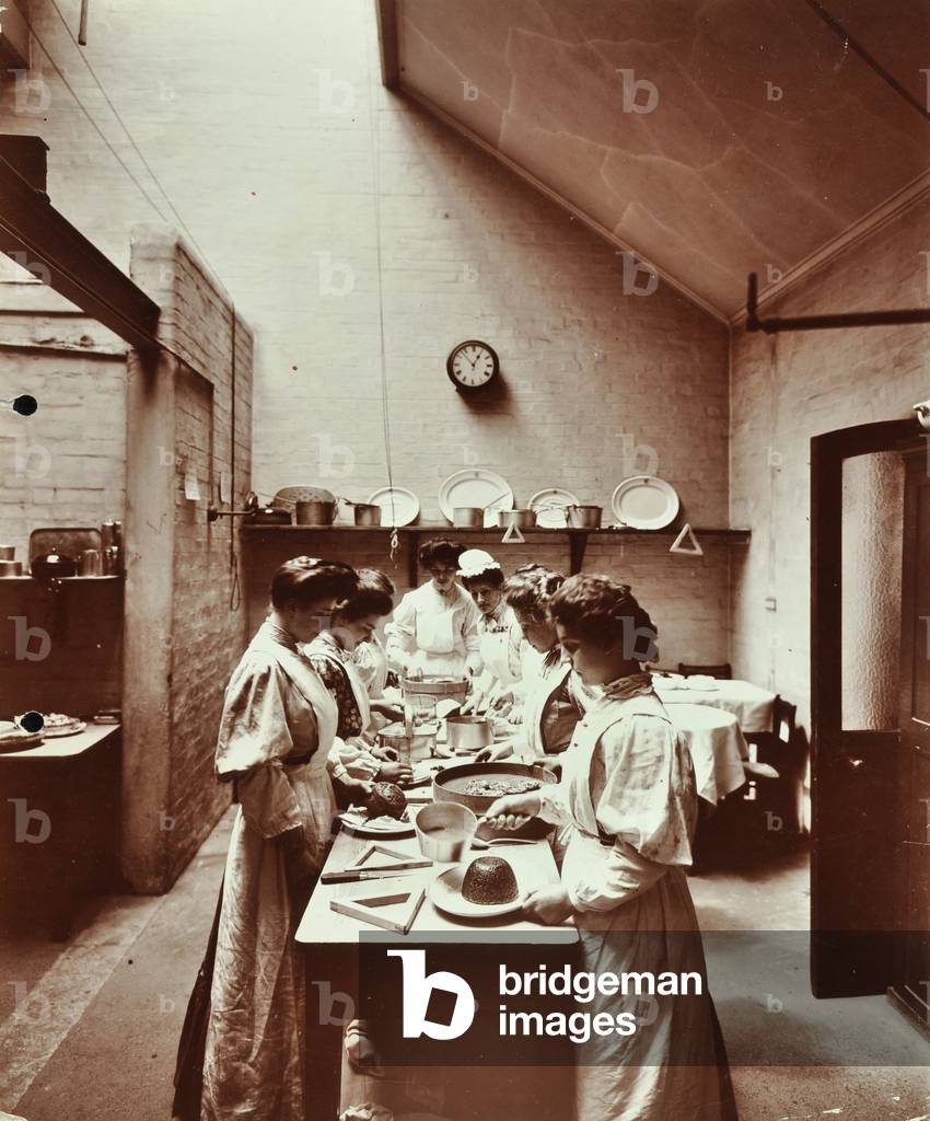 National Cookery School, 1907 (b/w photo)