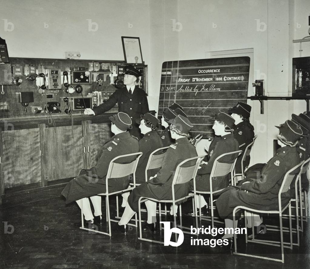 Auxiliary Fire Service: training session, 1938 (b/w photo)