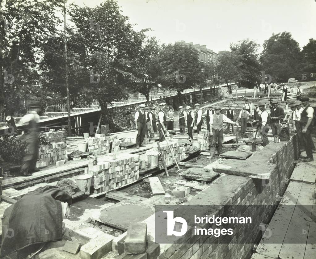 Hornsey Rise Estate: construction of Hornsey Rise School in progress, London, 1926 (b/w photo)