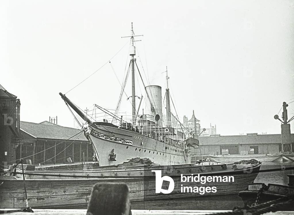 Istar: in East India Dock, London, 1928 (b/w photo)