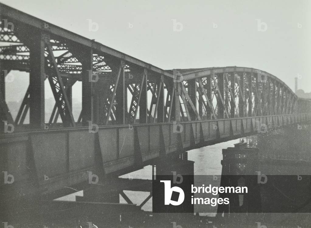 Waterloo Bridge: side view of temporary bridge, 1932 (b/w photo)
