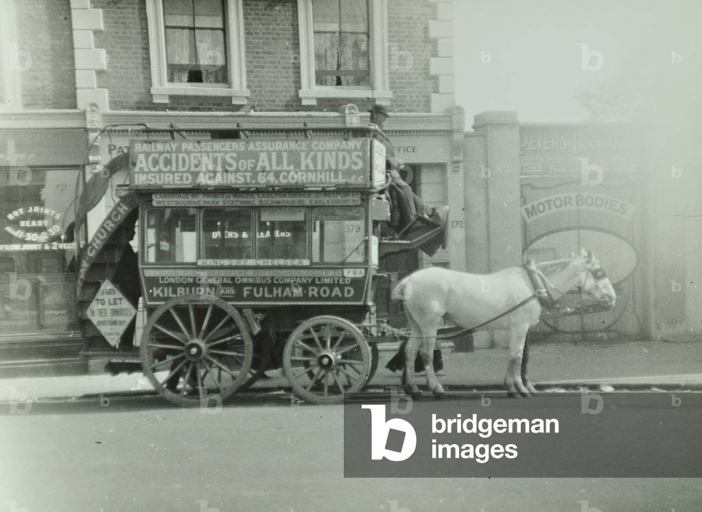 London General Omnibus Company horse-drawn omnibus, Kilburn and Fulham Road, 1909 (photo)