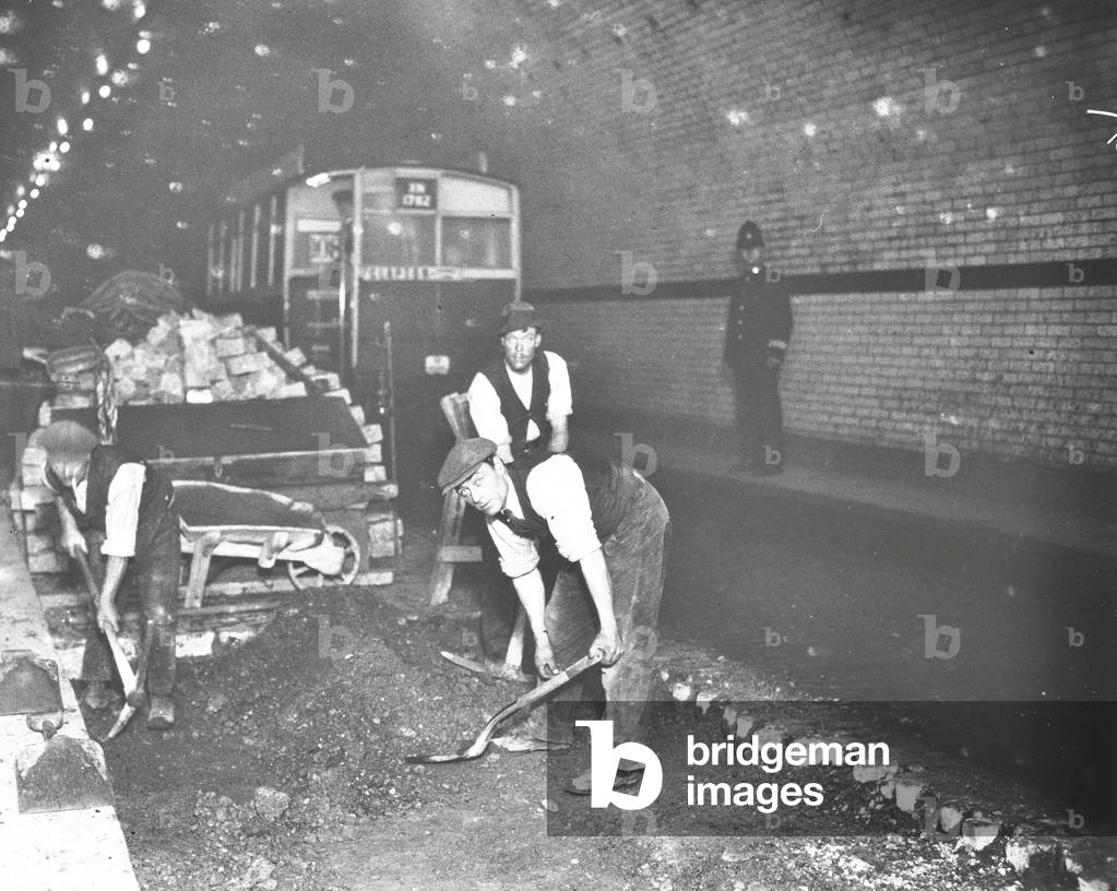 Blackwall Tunnel: men at work, 1925 (b/w photo)