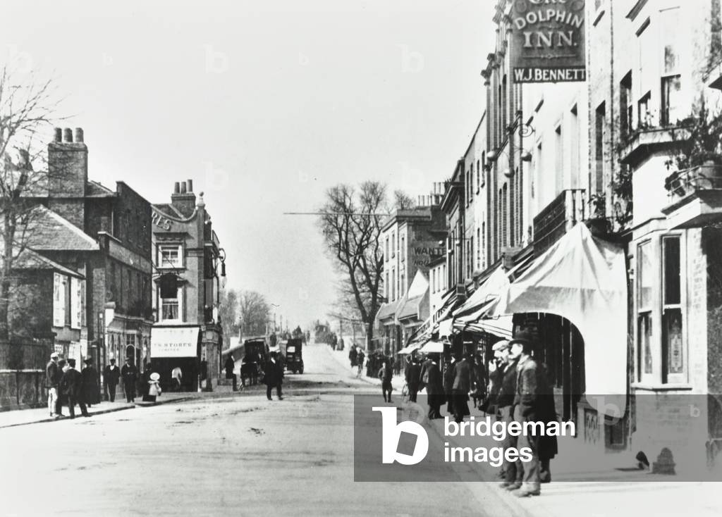 The Old Dolphin Inn looking towards bridge at Clarence Street, Kingston, 1900 (b/w photo)