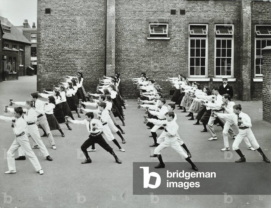 Crawford Street School: drill with dumb bells, 1906 (b/w photo)