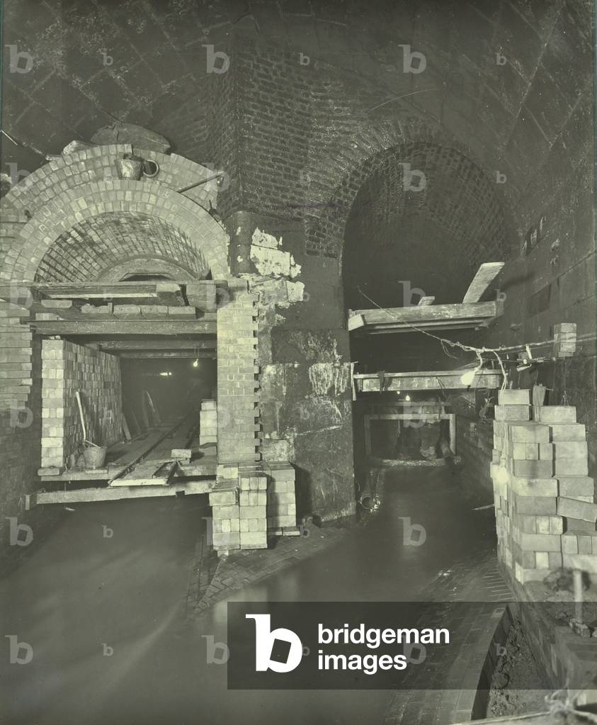 Fleet Sewer: construction work in progress, 1924 (b/w photo)