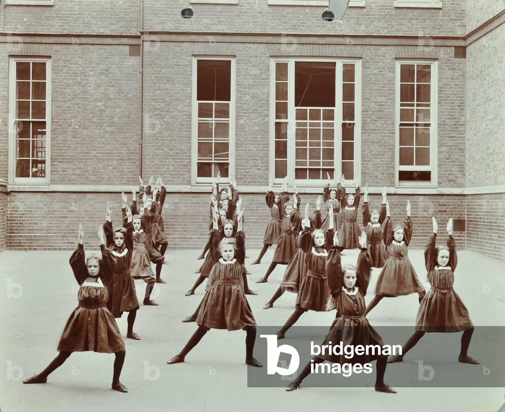 Montem Street School: drill, 1906 (b/w photo)