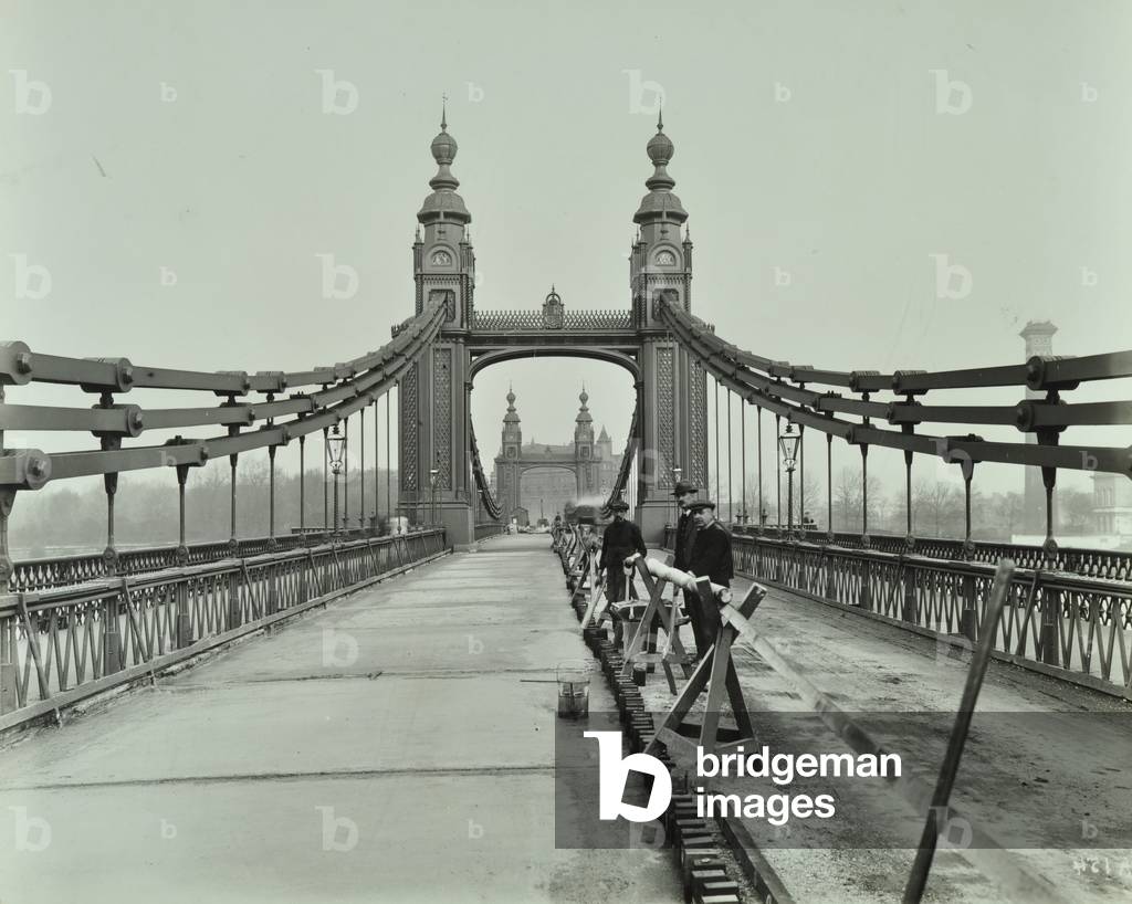 View along Old Chelsea Bridge, 1922 (b/w photo)
