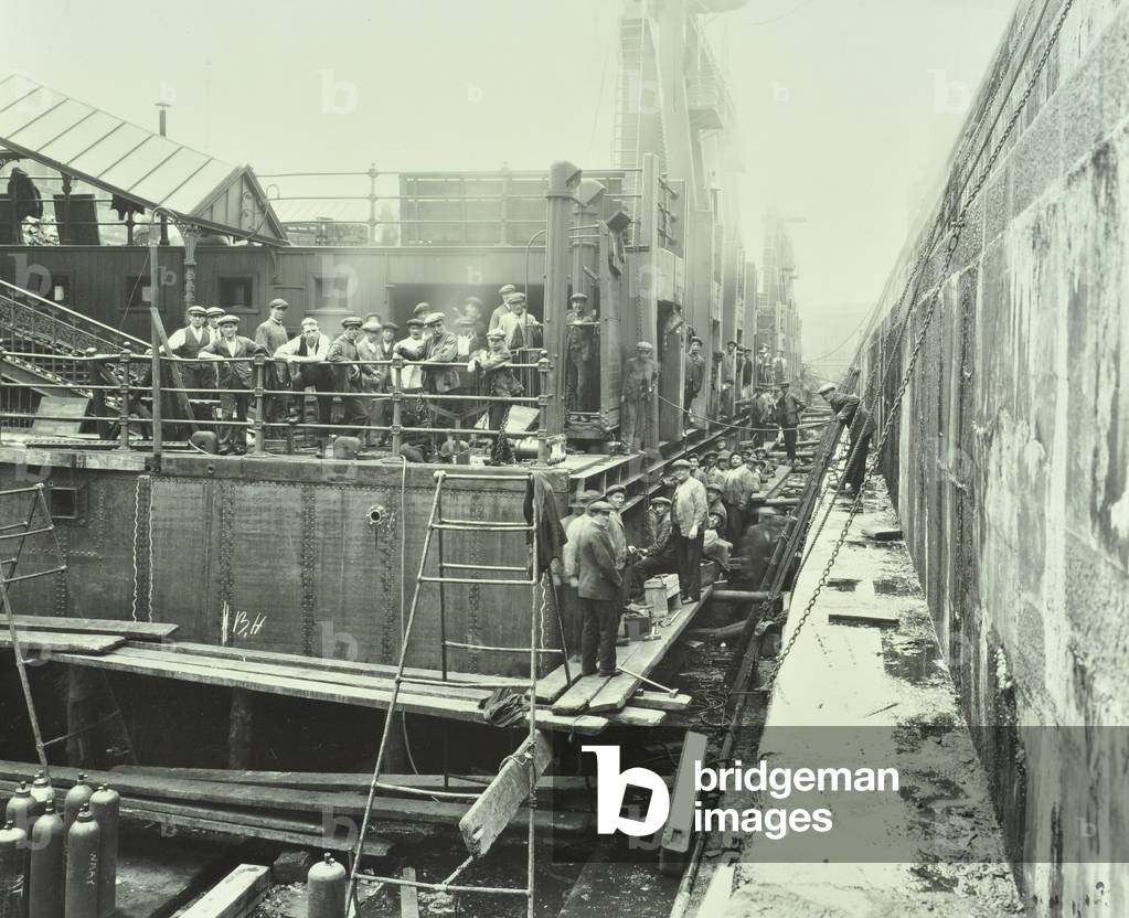 Woolwich Free Ferry: pontoons, view along side, 1929 (b/w photo)