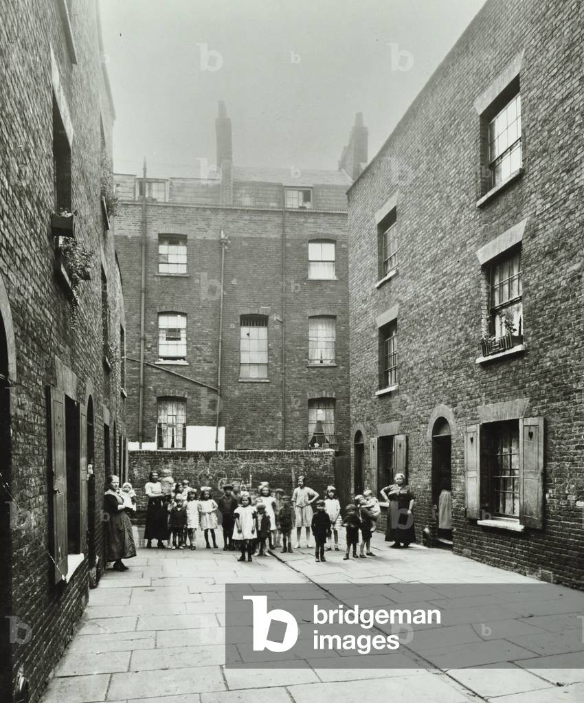 Upper Ground Place: childen in the street, 1923 (b/w photo)