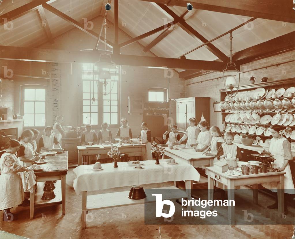 Beaufort House: cookery class, 1908 (b/w photo)