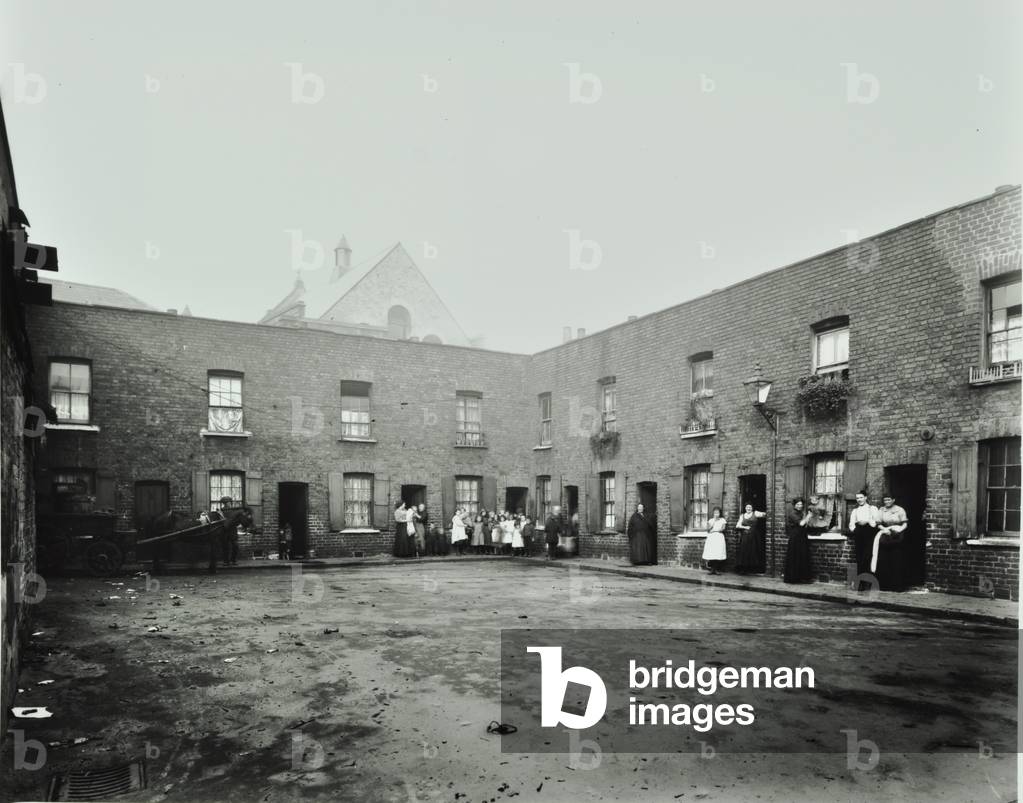 22-25 Goulston's Buildings: front elevations, London, 1914 (b/w photo)