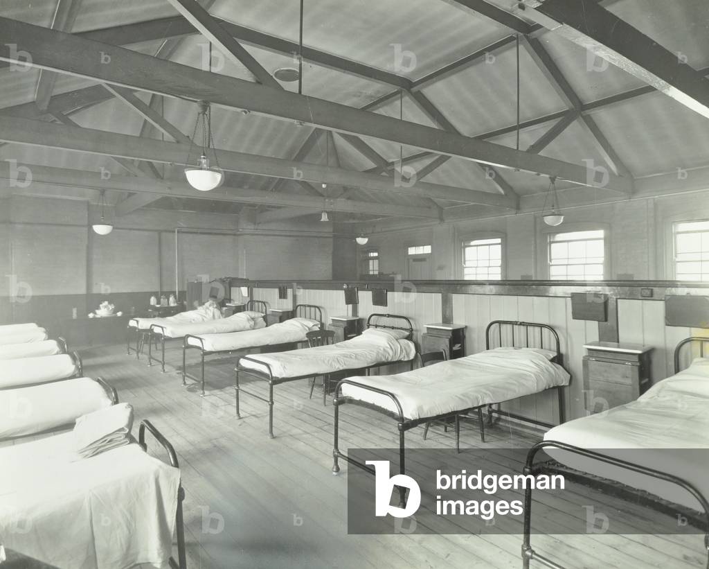 Lambeth Hospital: x ward, ground floor, 1934 (b/w photo)