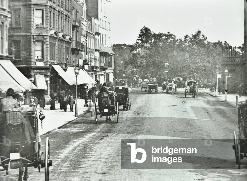 Edgware Road, Westminster LB: looking to Marble Arch, 1900 (b/w photo)