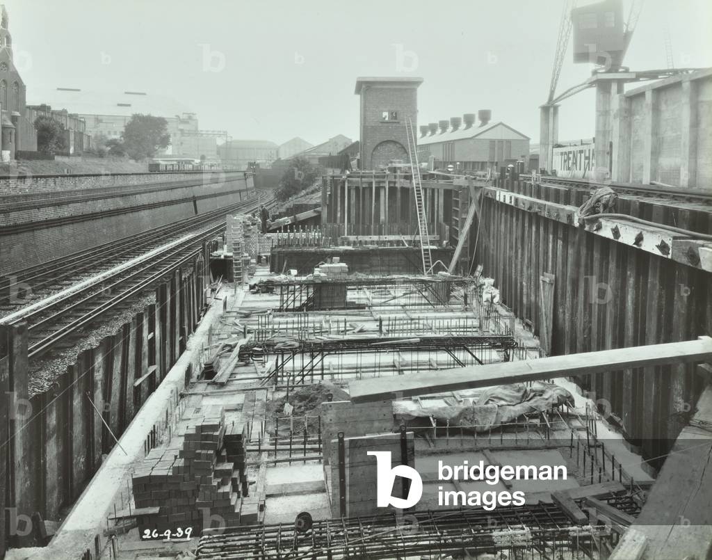 Cromwell Road Extension: construction work in progress, 1941 (b/w photo)