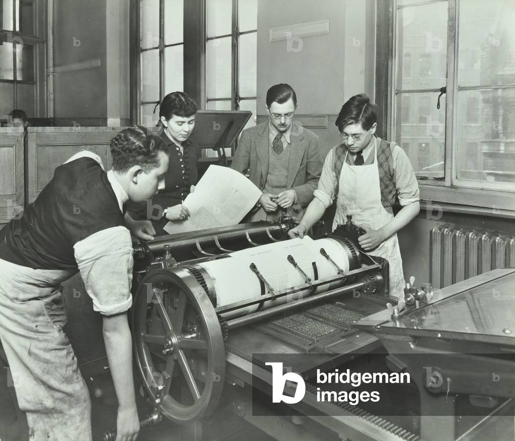 Central School of Arts and Crafts: printing machine, 1937 (b/w photo)