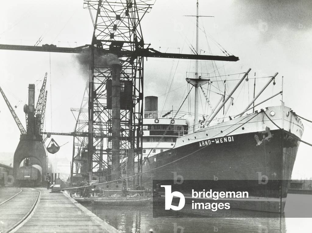 SS Arno Mendi: coaling at East India Dock, London, 1910s (b/w photo)