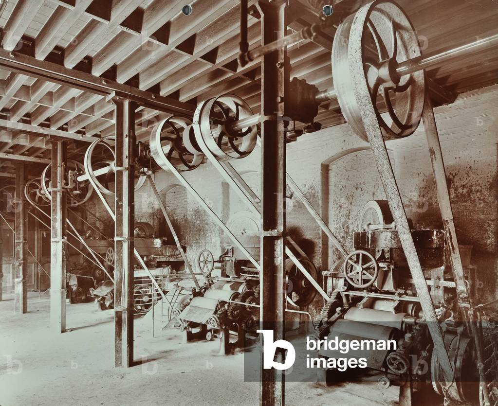 Hubbuck's Wharf, 77 Broad Street: ground floor showing machines, 1907 (b/w photo)