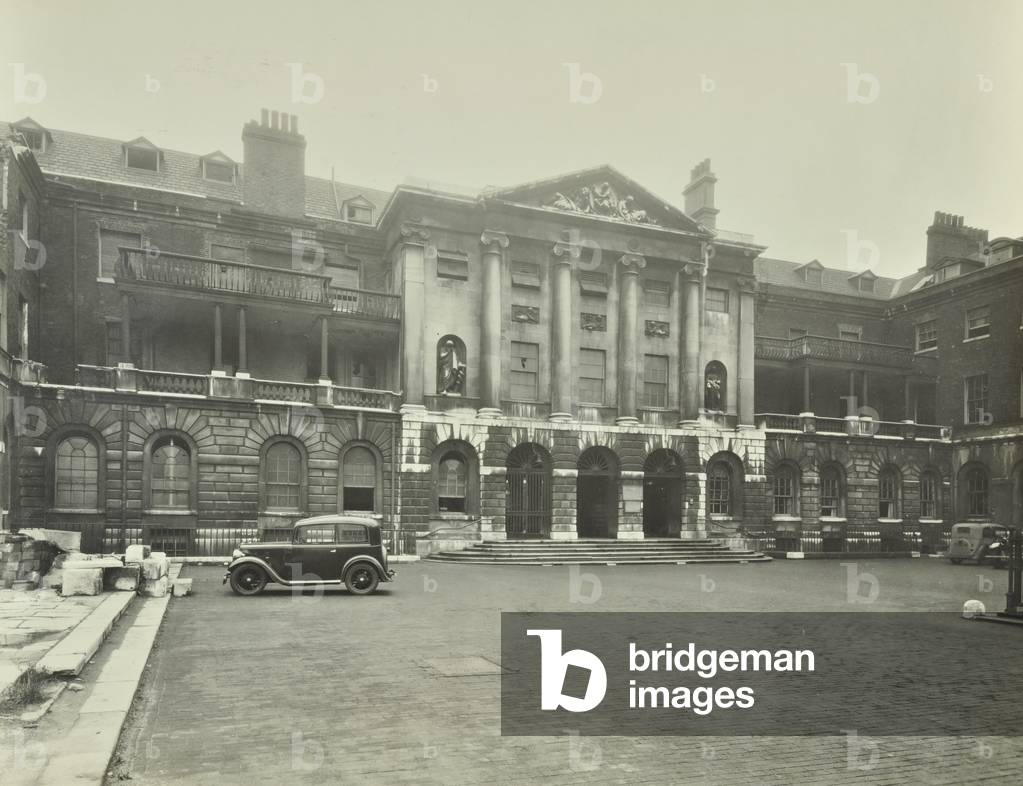 Guy's Hospital: exterior, 1943 (b/w photo)